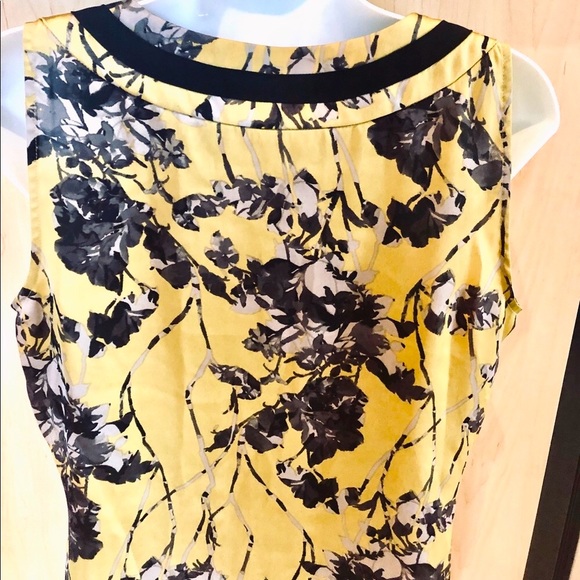 Anne Klein Tops - Anne Klein satiny printed sleeveless top